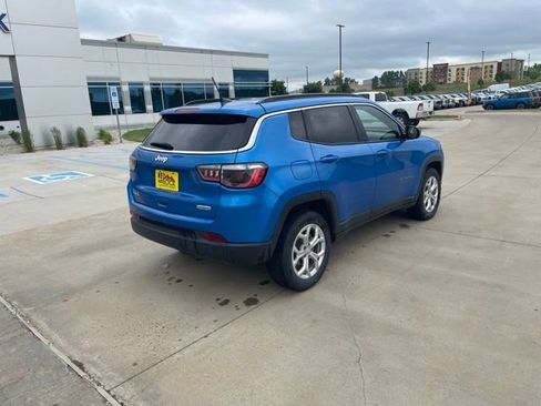 Used 2024 Jeep Compass Latitude AWD/4WD image 3