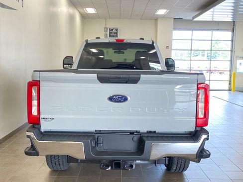 New 2026 Ford F250 XLT w/ FX4 Off-Road Package AWD/4WD image 5