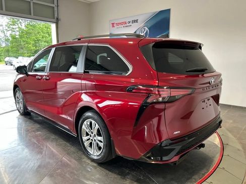 Used 2023 Toyota Sienna XSE w/ XSE Plus Package AWD/4WD image 5