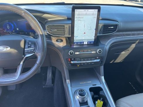 Used 2020 Ford Explorer Platinum w/ Premium Technology Package image 10