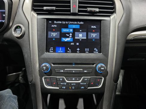 Used 2017 Ford Fusion SE w/ Equipment Group 201A image 37