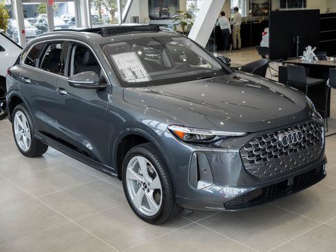 New 2025 Audi Q5 Premium Plus image 2