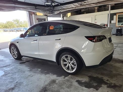 Used 2023 Tesla Model Y Long Range AWD/4WD image 4