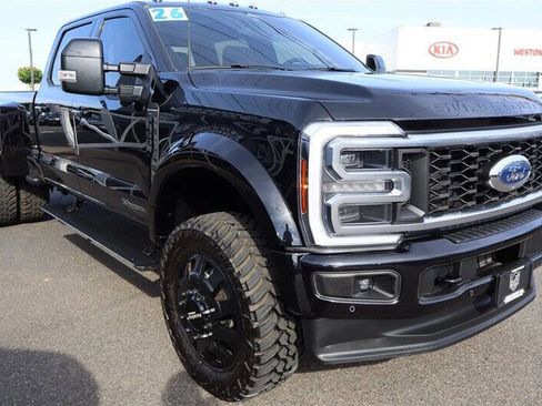 Used 2026 Ford F450 Platinum w/ FX4 Off-Road Package AWD/4WD image 7