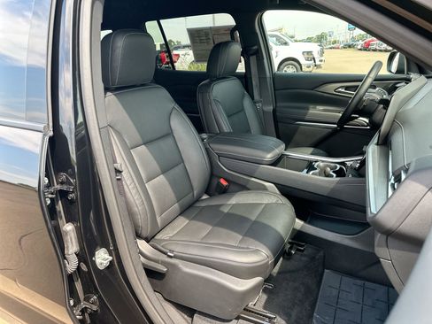 Used 2025 Chevrolet Traverse LT image 25