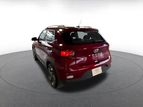 Used 2025 Hyundai Venue SEL image 11