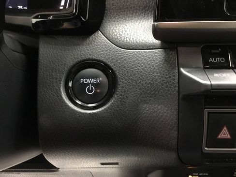 Used 2025 Toyota Camry SE FWD image 27