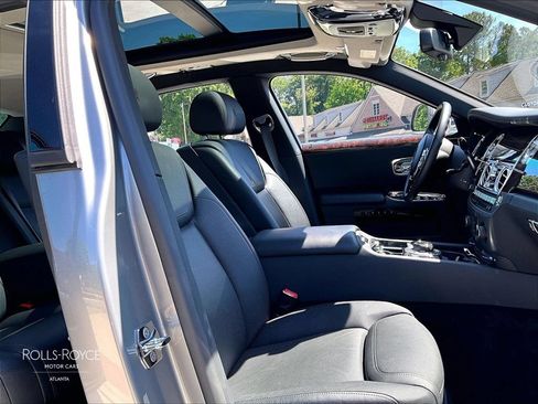 Used 2016 Rolls-Royce Ghost RWD image 9