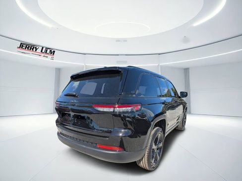 New 2025 Jeep Grand Cherokee Limited w/ Black Appearance Package image 3