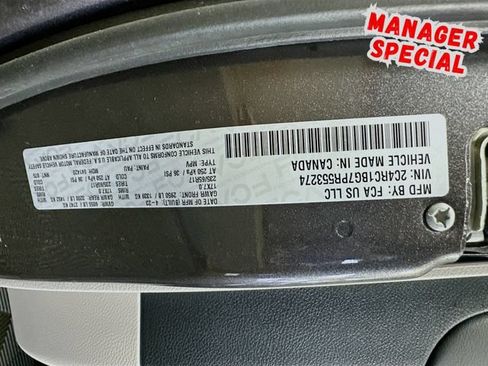 Used 2023 Chrysler Pacifica Touring-L FWD image 31