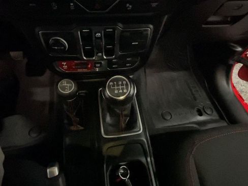 Used 2019 Jeep Wrangler Unlimited Rubicon w/ Dual Top Group AWD/4WD image 35