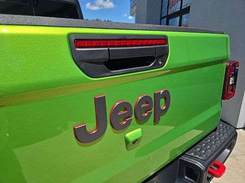 New 2025 Jeep Gladiator Rubicon w/ Safety Group image 25