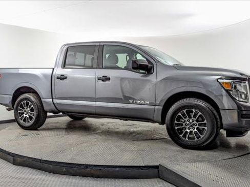 Used 2023 Nissan Titan SV image 11