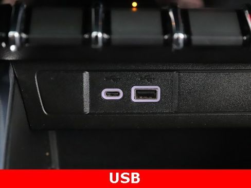 Used 2024 GMC Canyon Denali image 25