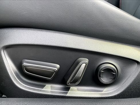 Used 2026 Toyota Prius Plug-In Hybrid image 34