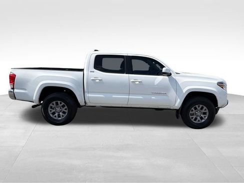 Used 2019 Toyota Tacoma SR5 AWD/4WD image 8