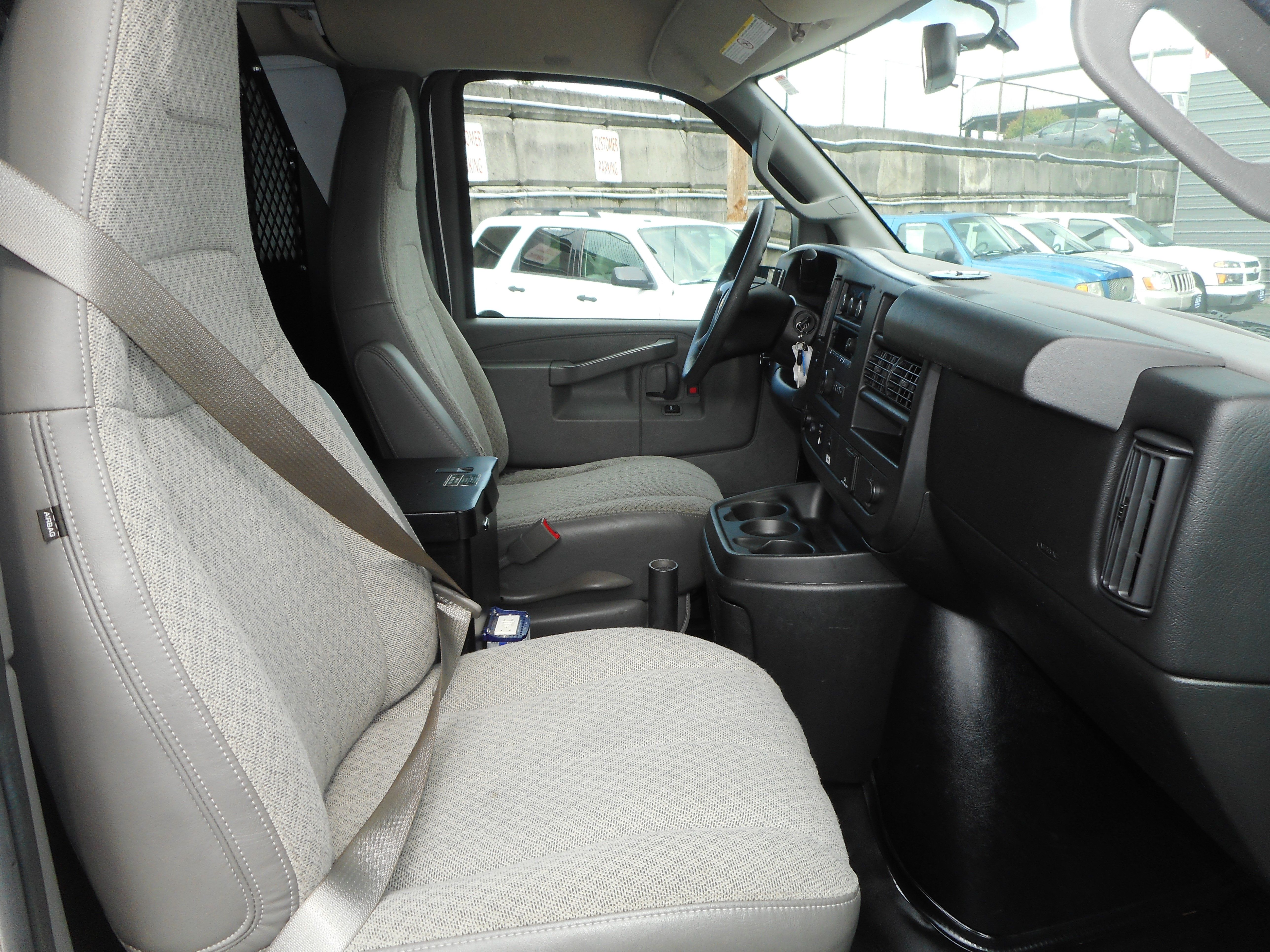 Used 2016 Chevrolet Express 2500 RWD image 22