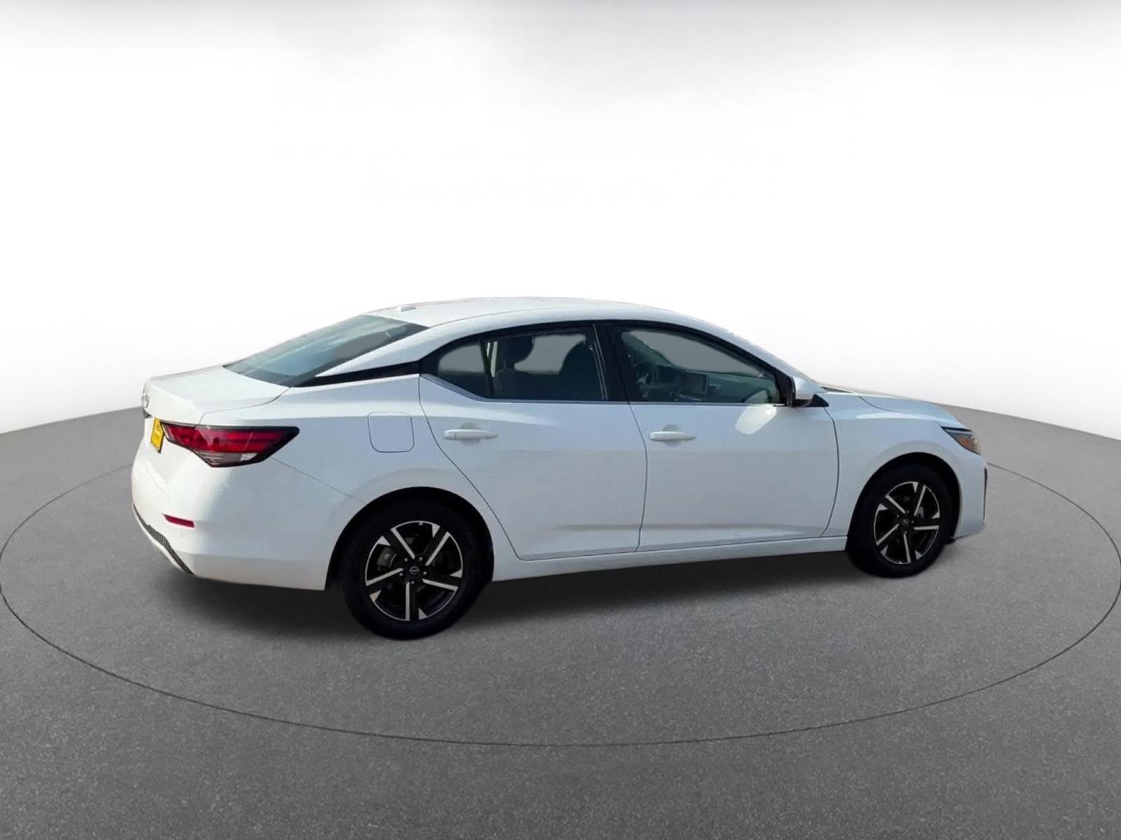 Used 2025 Nissan Sentra SV FWD image 14