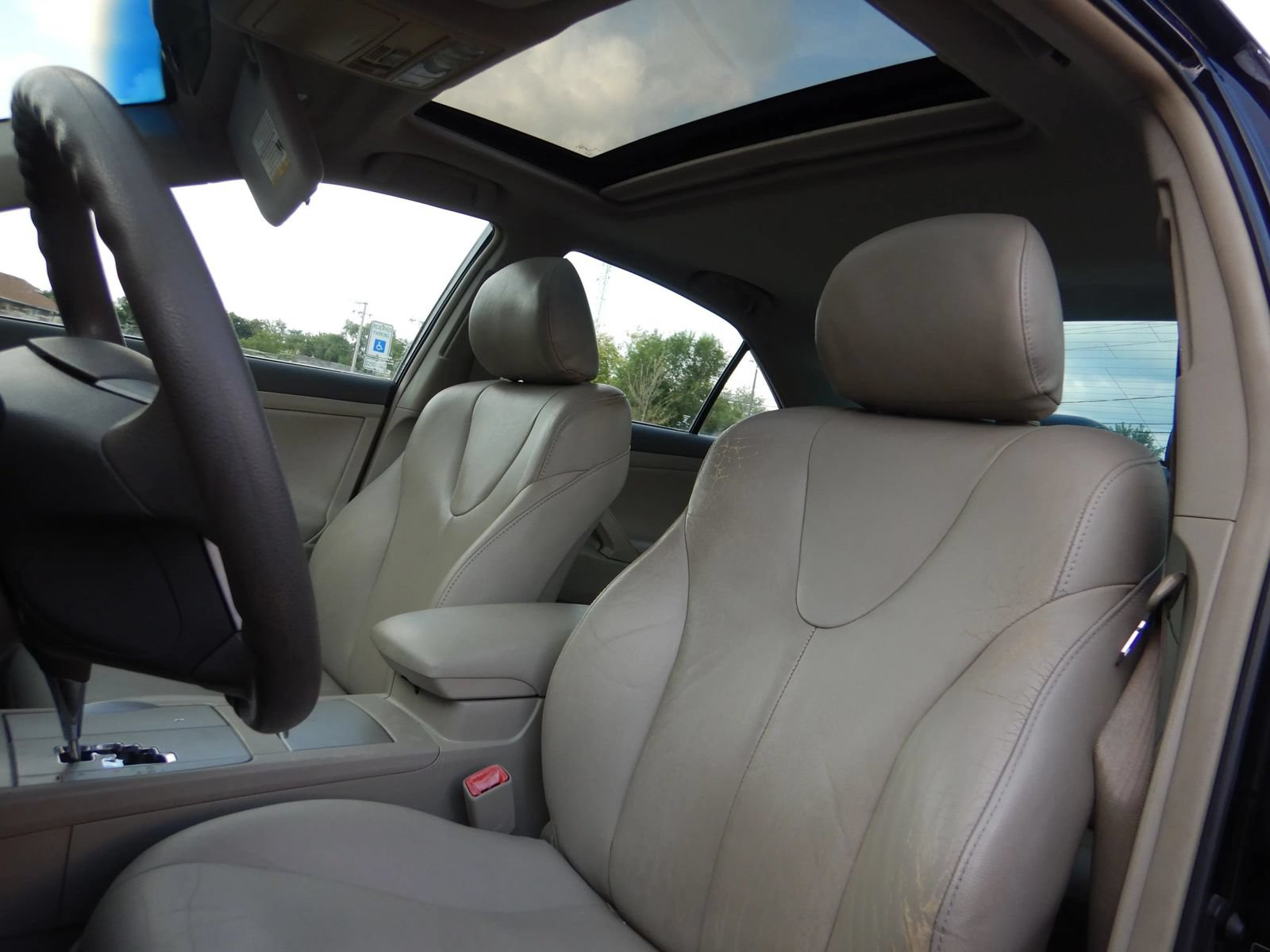 Used 2010 Toyota Camry LE FWD image 14