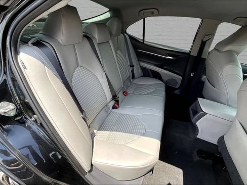 Used 2019 Toyota Camry SE FWD image 23