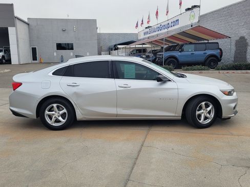 Used 2018 Chevrolet Malibu LS image 3