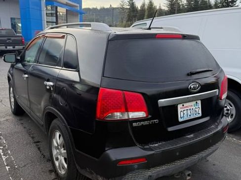 Used 2012 Kia Sorento LX w/ Convenience Pkg image 3