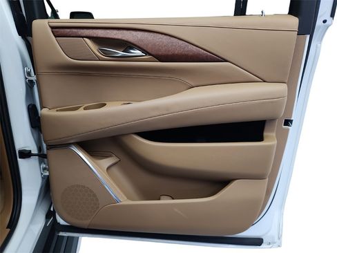 Used 2017 Cadillac Escalade ESV Platinum image 31