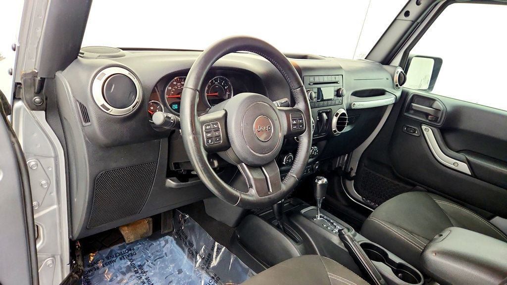 Used 2016 Jeep Wrangler Sahara w/ Connectivity Group AWD/4WD image 12
