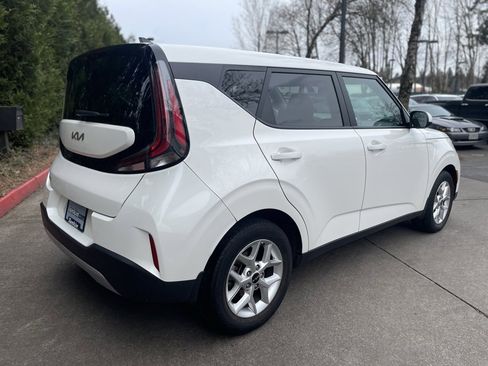 Used 2023 Kia Soul LX w/ LX Technology Package image 3