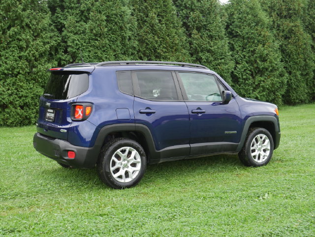 Used 2018 Jeep Renegade Latitude w/ Cold Weather Group AWD/4WD image 10