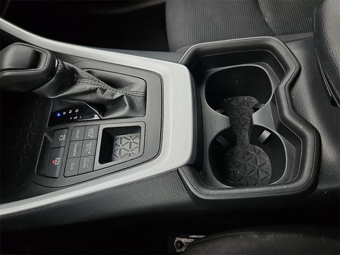 Used 2021 Toyota RAV4 LE image 21