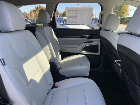 New 2025 Kia Telluride S image 16