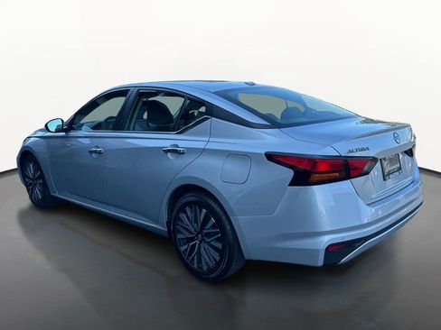 Used 2024 Nissan Altima 2.5 SV FWD image 5