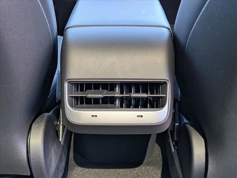 Used 2025 Tesla Model Y Long Range RWD image 17