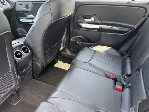 Used 2023 Mercedes-Benz GLB 250 4MATIC image 17