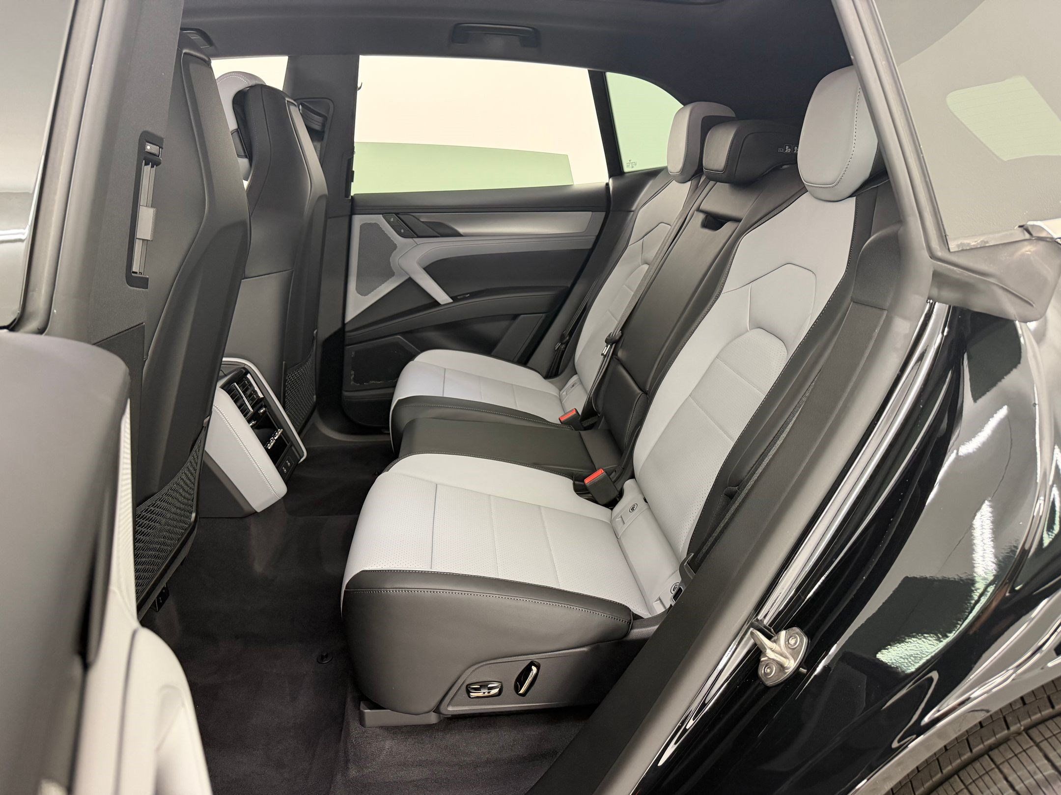New 2026 Porsche Cayenne Electric AWD/4WD image 25