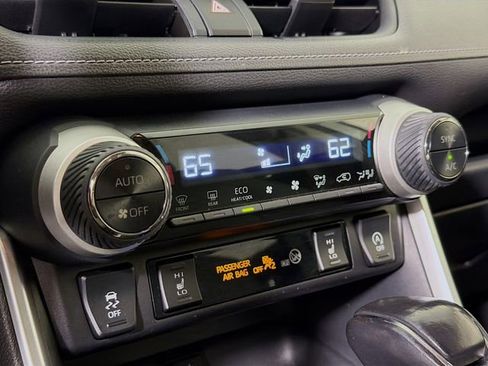 Used 2020 Toyota RAV4 XLE w/ Convenience Package AWD/4WD image 21