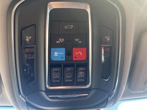 Certified 2022 Jeep Grand Cherokee L Limited AWD/4WD image 33