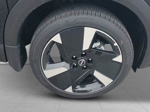 New 2025 Nissan Kicks SR w/ Illumination Package image 7