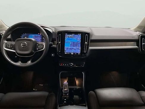 Used 2025 Volvo XC40 B5 Plus image 11