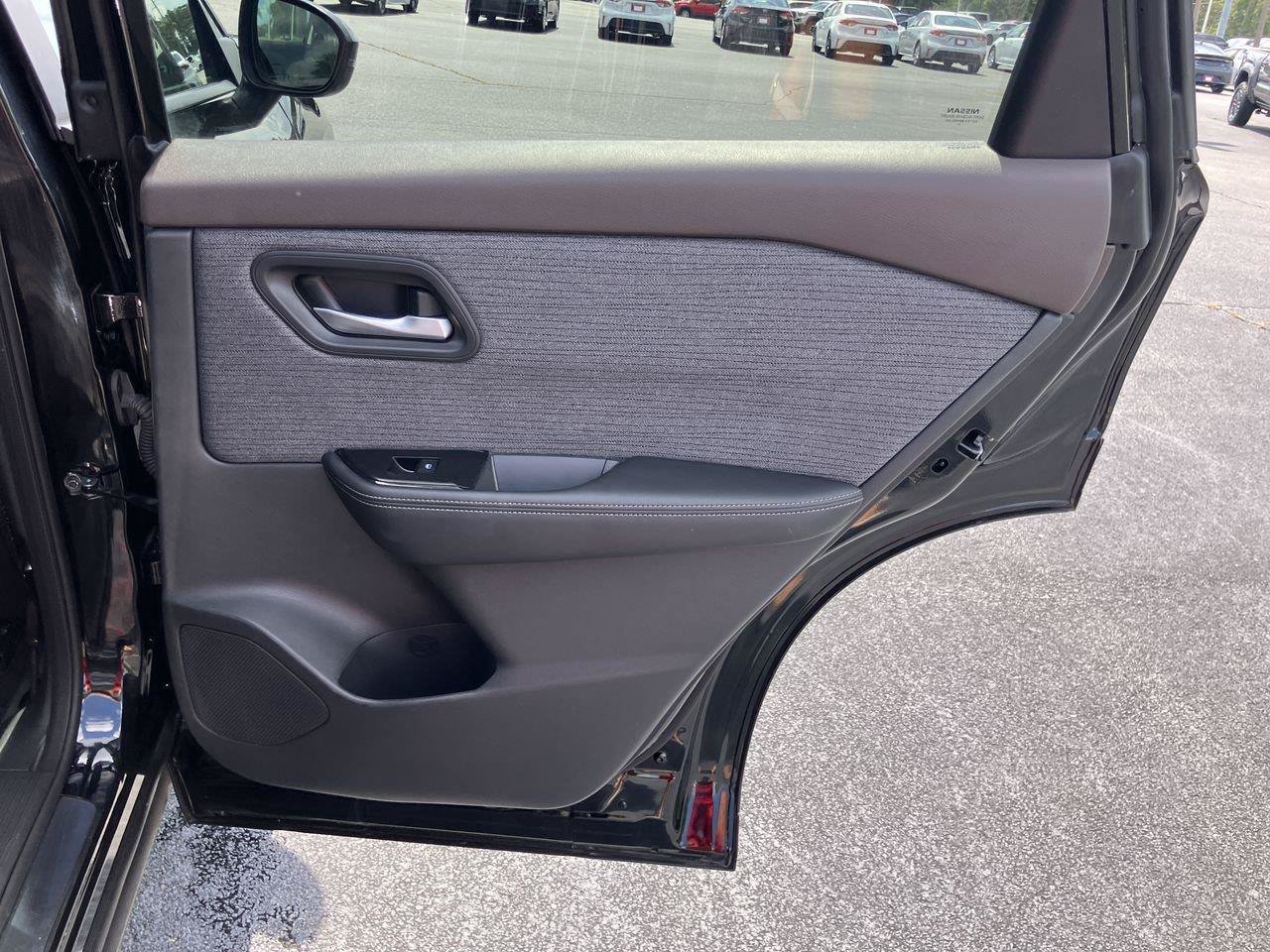 Used 2022 Nissan Rogue SV FWD image 28