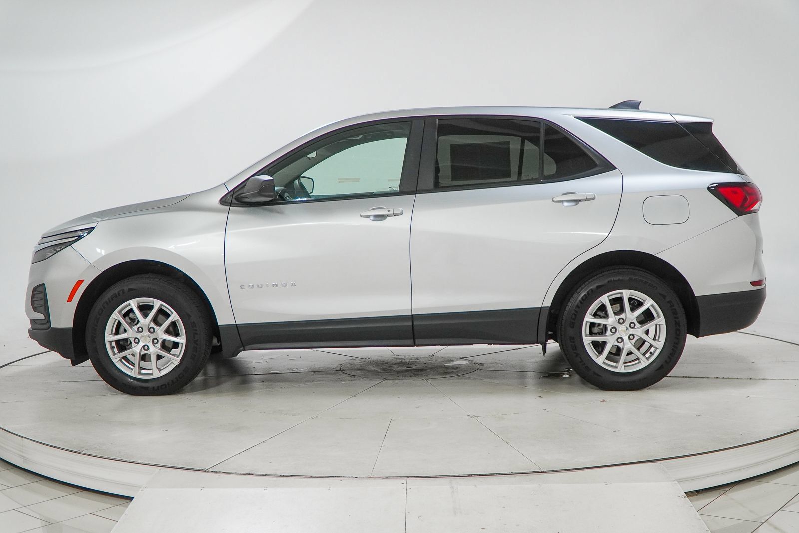 Used 2022 Chevrolet Equinox LS w/ LS Convenience Package AWD/4WD image 5