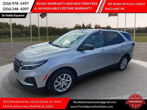 Used 2022 Chevrolet Equinox LS w/ LS Convenience Package image 2