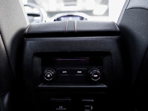 Used 2023 Chevrolet Traverse RS image 27