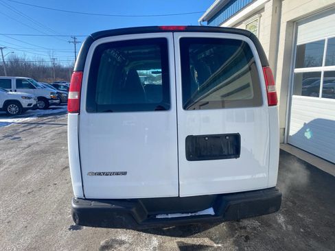 Used 2017 Chevrolet Express 2500 image 7