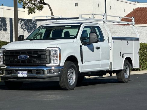 New 2026 Ford F250 XL w/ XL Chrome Package image 8