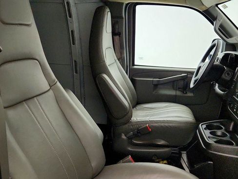 Used 2025 GMC Savana 3500 Extended RWD image 28