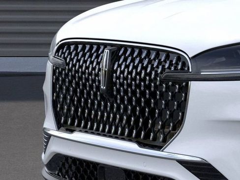 New 2026 Lincoln Aviator 2WD image 17