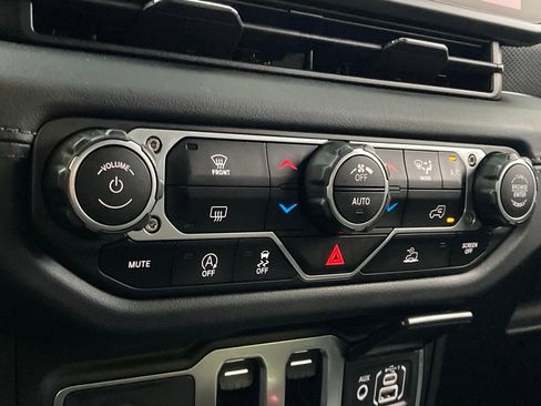 Used 2024 Jeep Wrangler Rubicon image 23