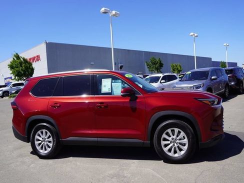 Used 2025 Toyota Grand Highlander FWD image 4